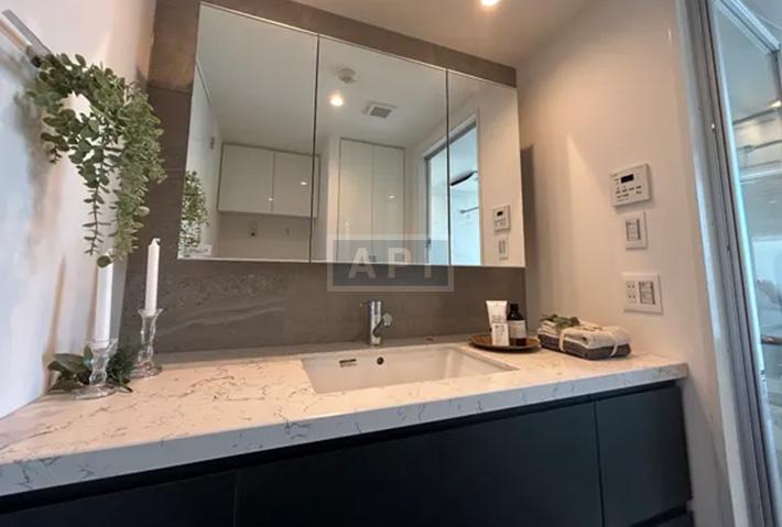  |  Interior photo 11