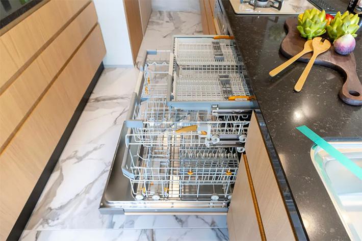  |  Interior photo 08