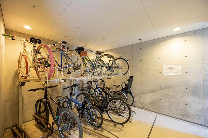  |  Exterior photo 04