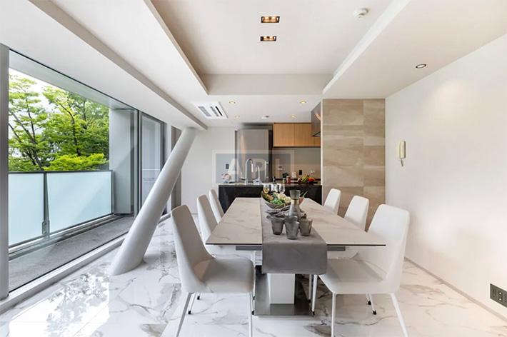  |  Interior photo 02