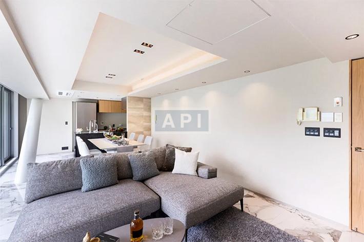  |  Interior photo 04