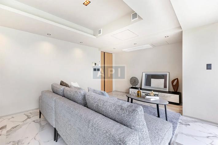  |  Interior photo 05