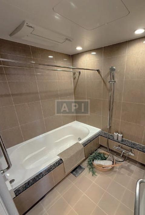  |  Interior photo 05