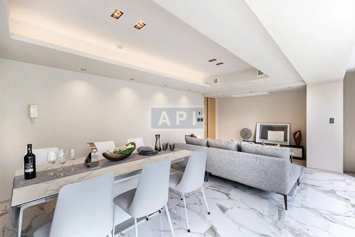  |  Interior photo 06