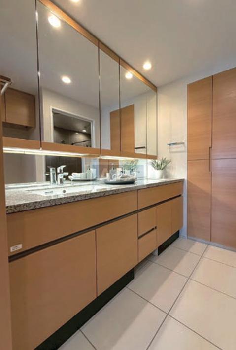  |  Interior photo 04