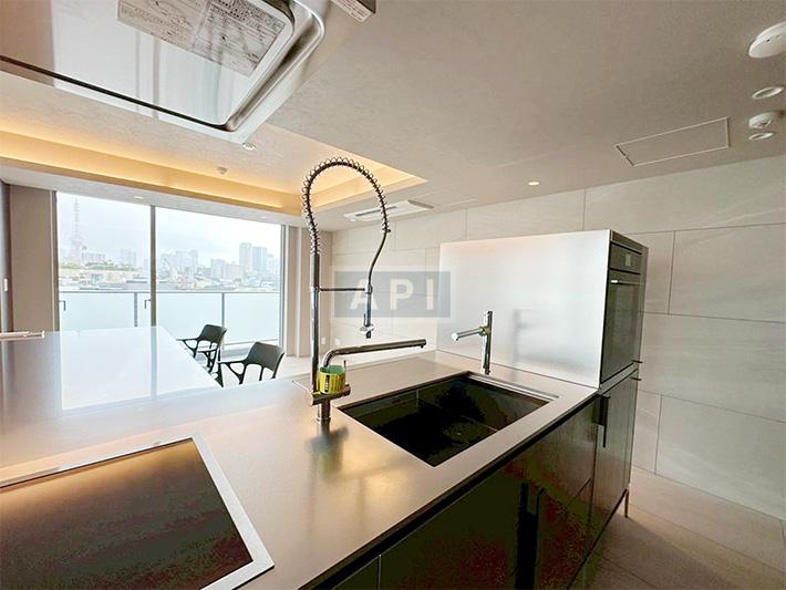  |  Interior photo 02