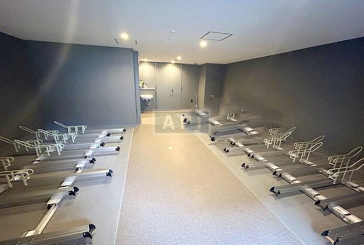  |  Exterior photo 04