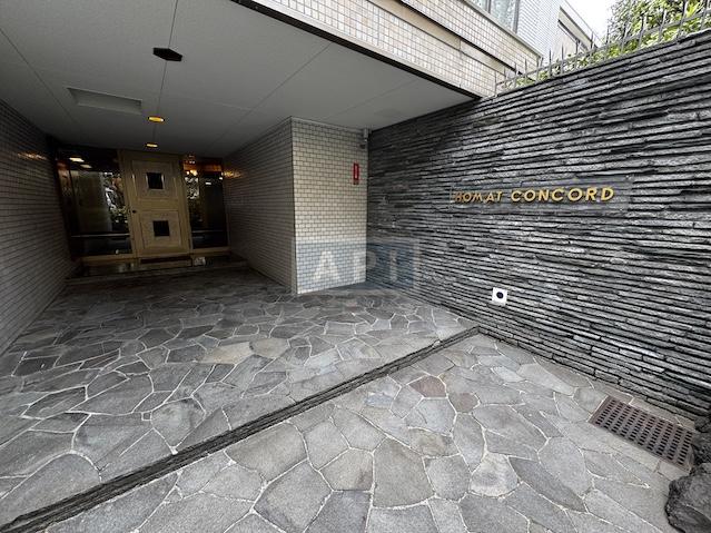  |  Exterior photo 01