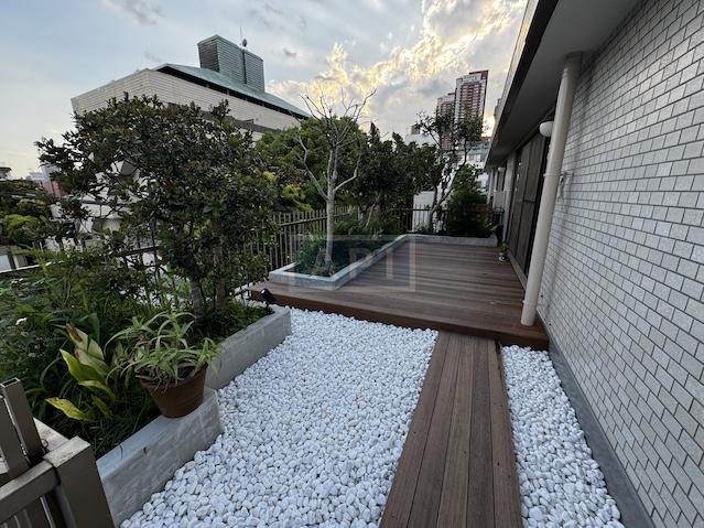  |  Interior photo 05