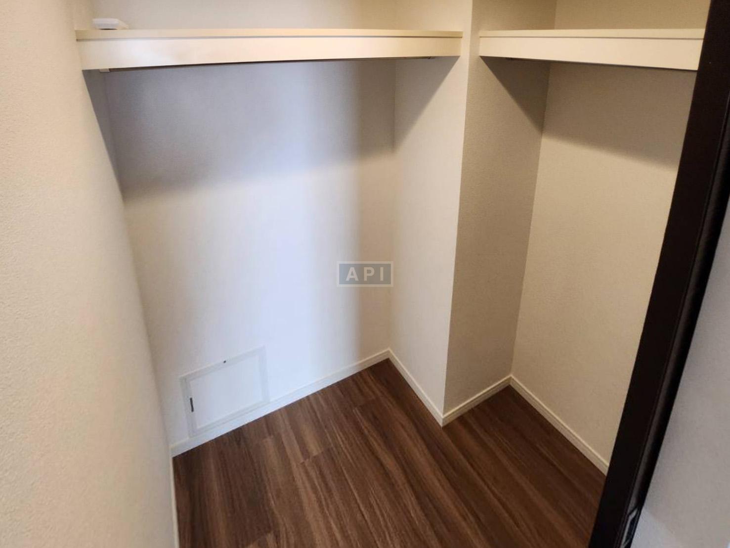  |  Interior photo 08