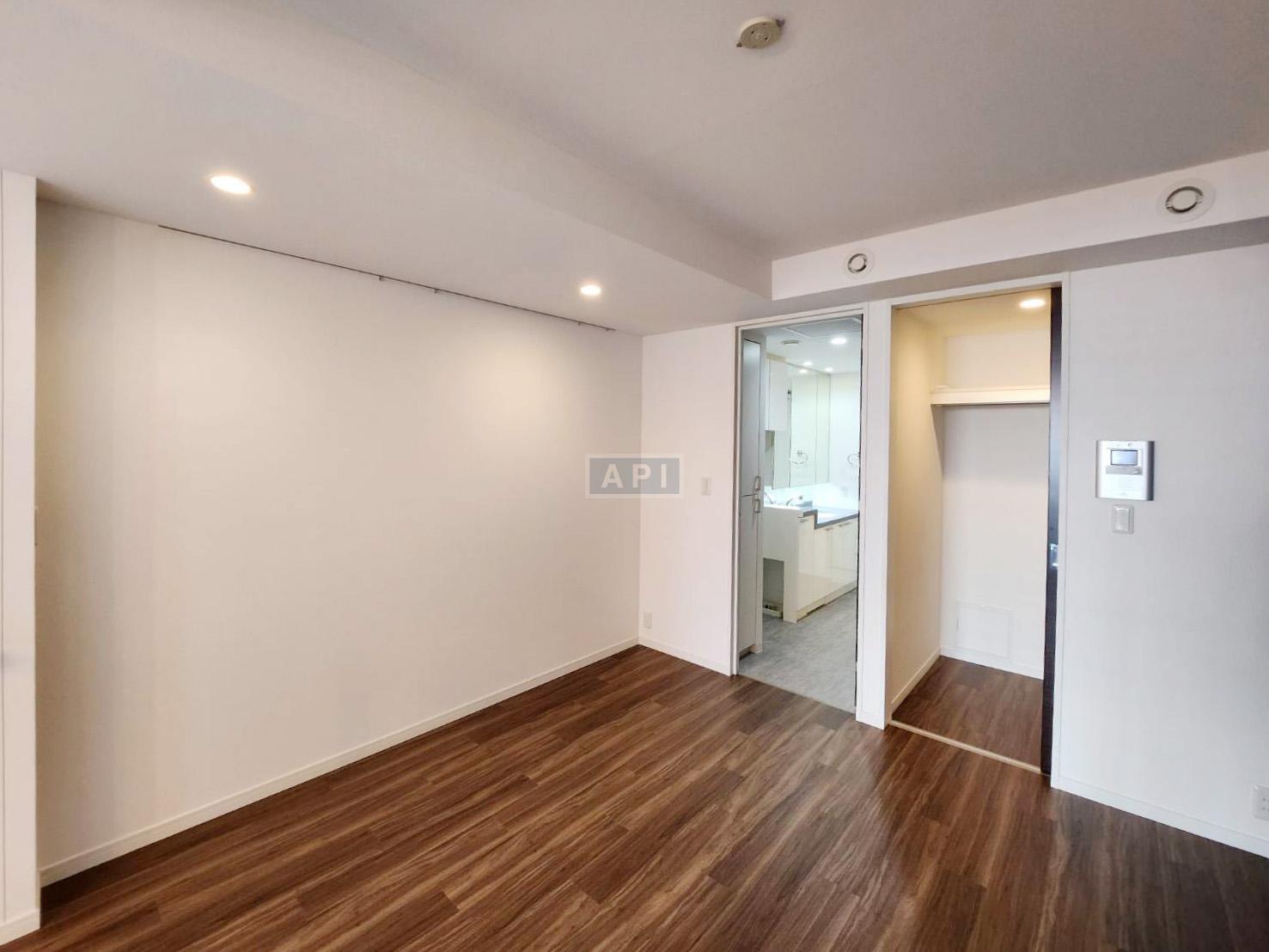  |  Interior photo 06