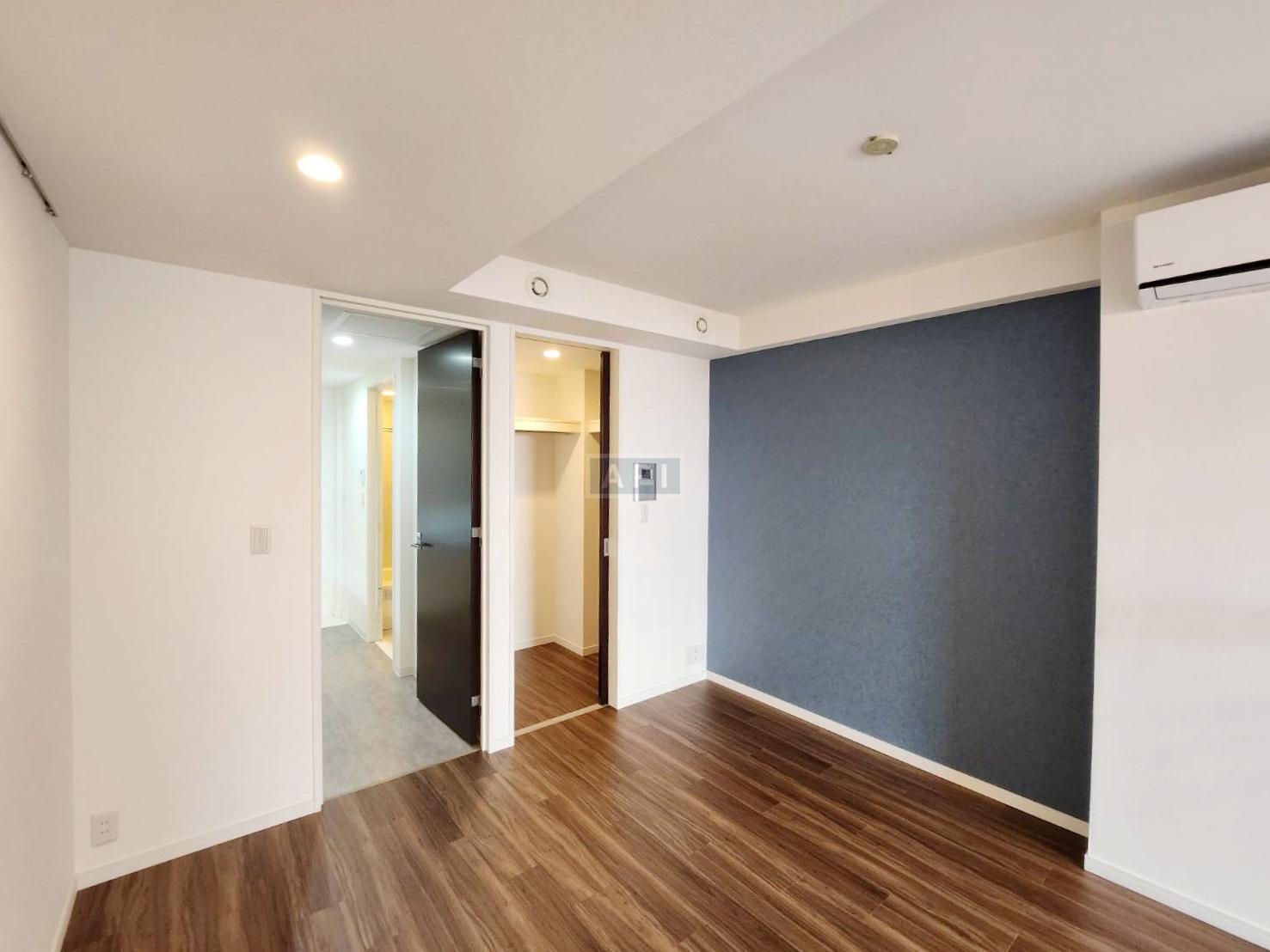  |  Interior photo 04