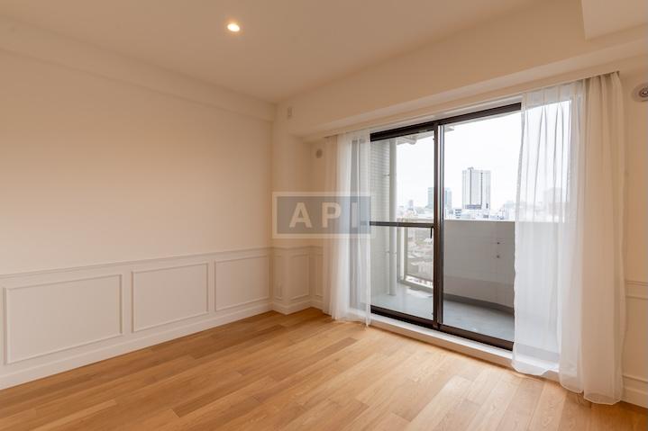  |  Interior photo 10