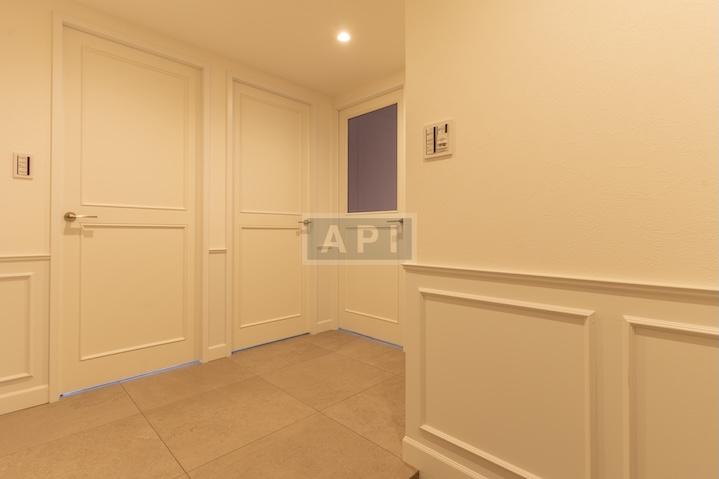  |  Interior photo 12