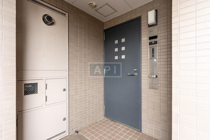  |  Interior photo 16