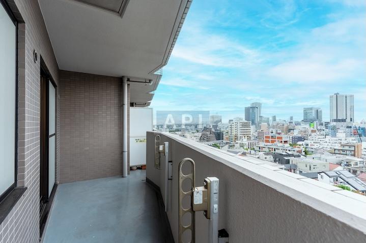  |  Interior photo 02