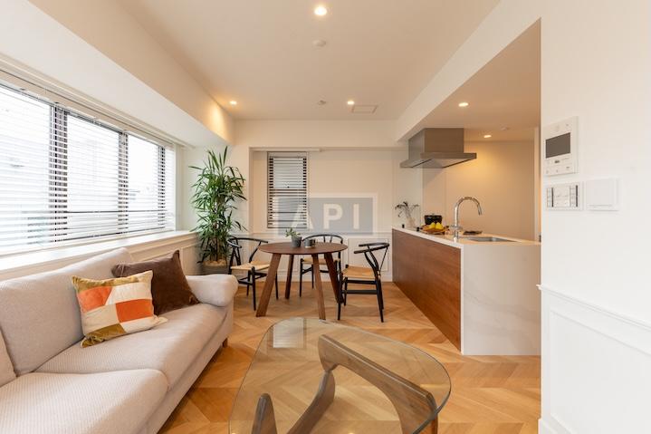  |  Interior photo 04