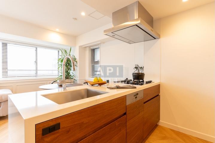  |  Interior photo 06