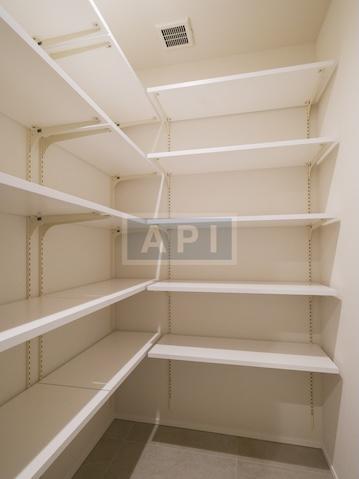  |  Interior photo 15