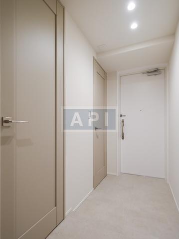  |  Interior photo 16