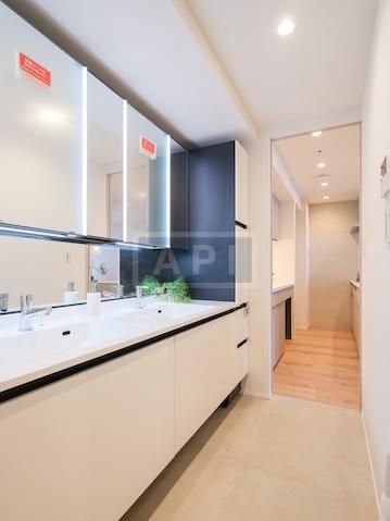  |  Interior photo 08