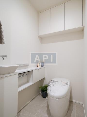  |  Interior photo 10