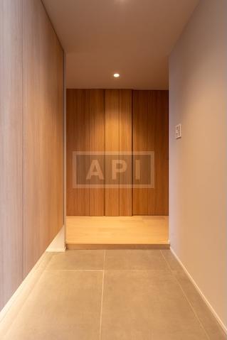  |  Interior photo 15