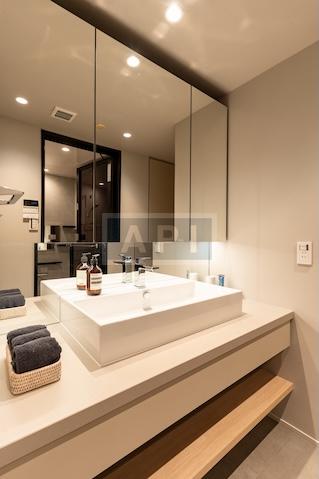  |  Interior photo 08