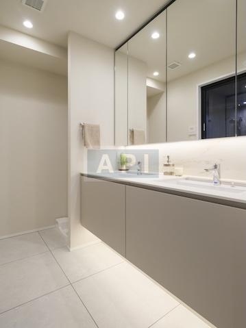  |  Interior photo 08