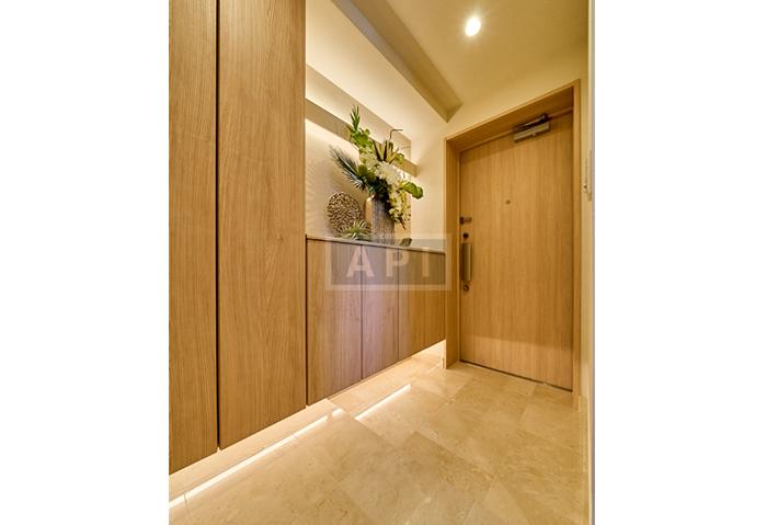  |  Interior photo 06