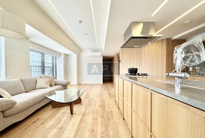  |  Interior photo 02