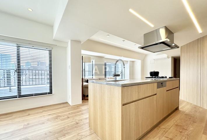  |  Interior photo 03