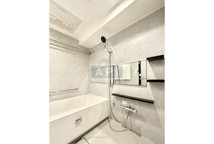  |  Interior photo 12