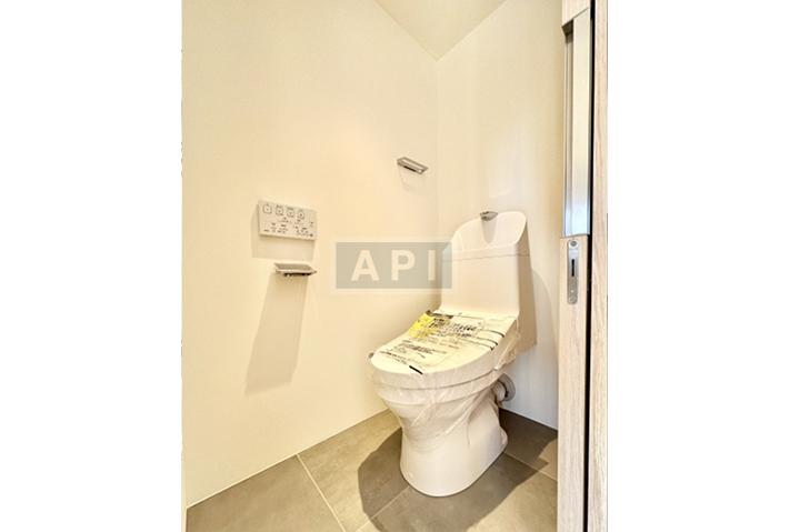  |  Interior photo 13