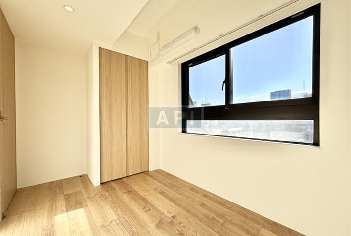  |  Interior photo 06