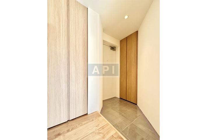  |  Interior photo 14