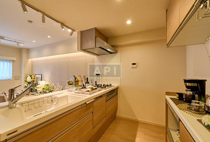  |  Interior photo 04