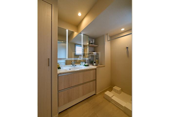  |  Interior photo 05