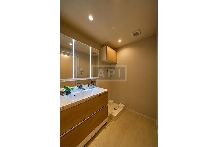  |  Interior photo 08