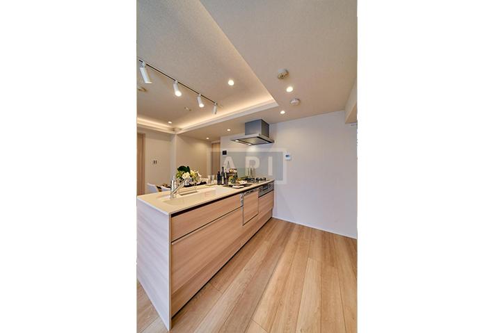  |  Interior photo 04