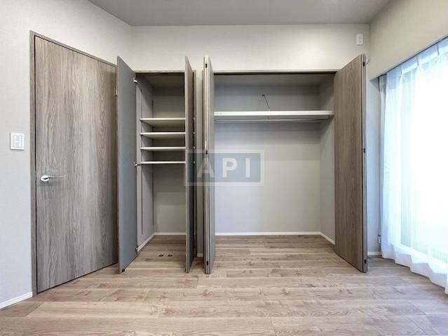  |  Interior photo 10