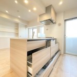  |  Interior photo 04