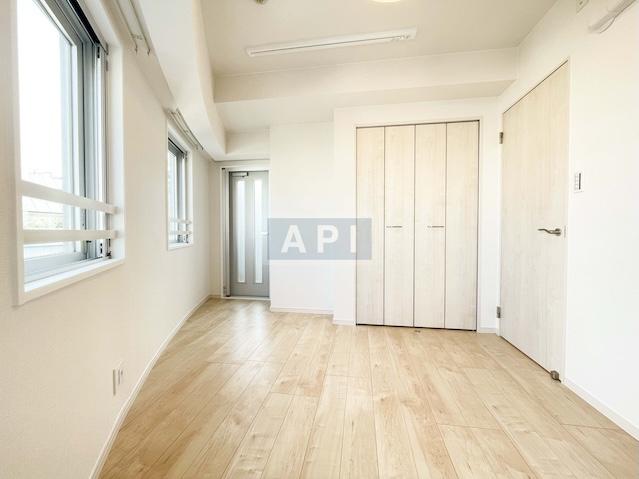  |  Interior photo 10