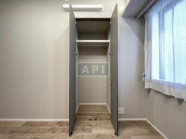  |  Interior photo 13