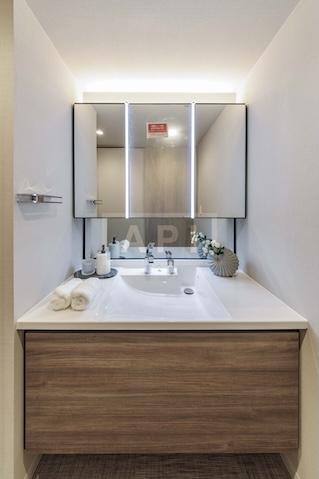  |  Interior photo 06
