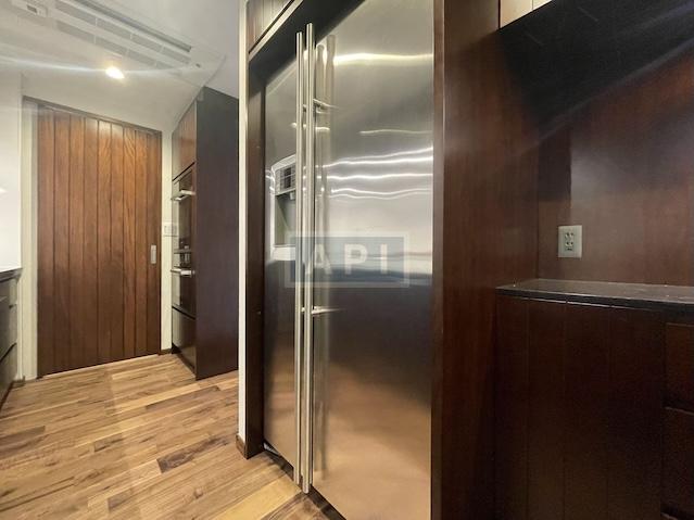  |  Interior photo 04