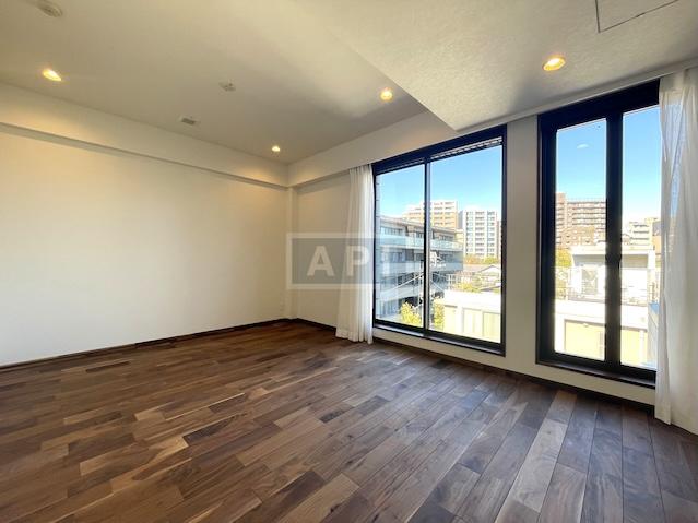  |  Interior photo 08
