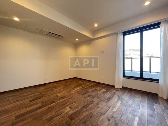  |  Interior photo 14