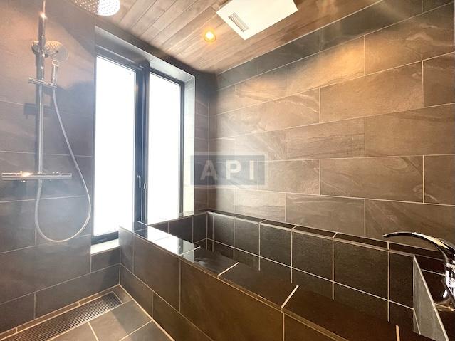  |  Interior photo 11