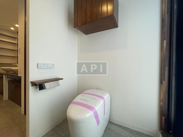  |  Interior photo 13